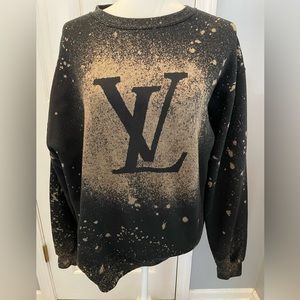 Black long sleeve sweatshirt with LV logo. Size L